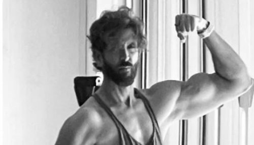 Hrithik Roshan wants fans to say ‘Bollywood bicep ki jai’ after seeing new pic
