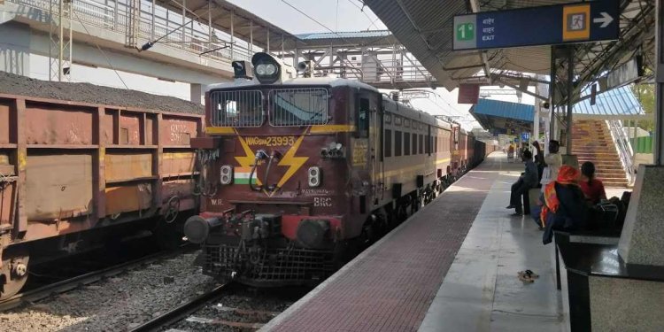 रेल मंत्रालय ने स्पष्ट किया कि दूर के बिजली संयंत्रों को रेक आपूर्ति के लिए रेलवे के पास रोडमैप मौजूद है