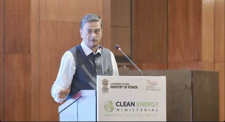 "भारत ऊर्जा संवितरण में विश्व के अग्रणी देशों में से एक के रूप में उभरा है और यह बात अक्षय ऊर्जा के क्षेत्र में हमने जो विकास की सफलता हासिल की है, उससे स्पष्ट होती है"