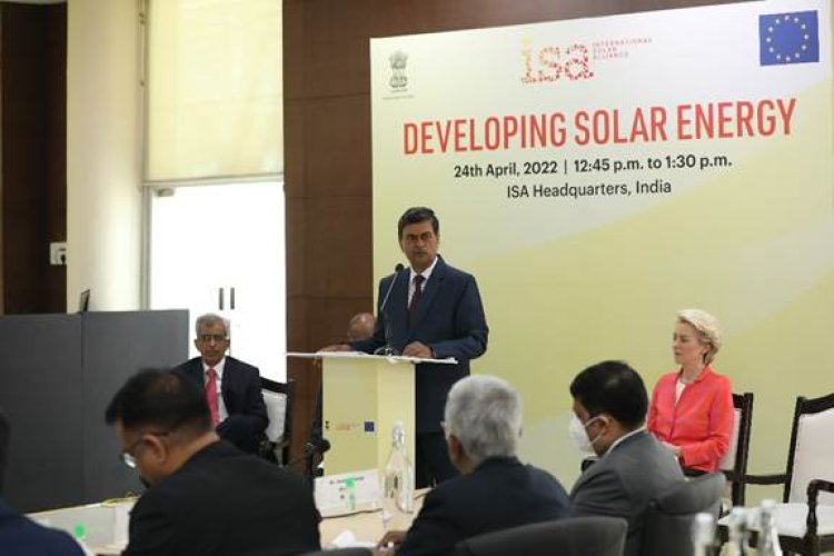 श्री आर के सिंह ने भारत की ऊर्जा परिवर्तन की वैश्विक रूप से स्वीकृत पहल पर प्रकाश डाला |